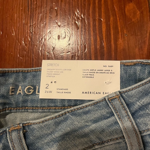 American Eagle Dreamy Drape low rise baggy jeans. Size 2 (26). New with tags - Picture 3 of 3